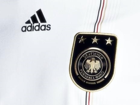 รายชื่อนักเตะลุยบอลโลก 2010 เชียร์ทีมไหนกัน